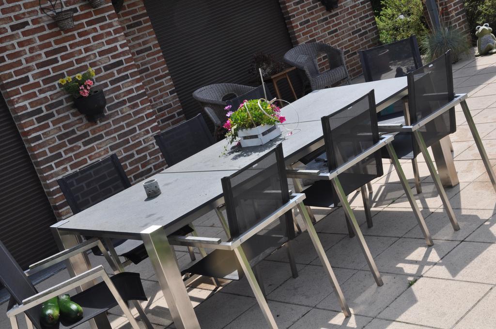 L'Ermitage Guest House Жале Екстериор снимка